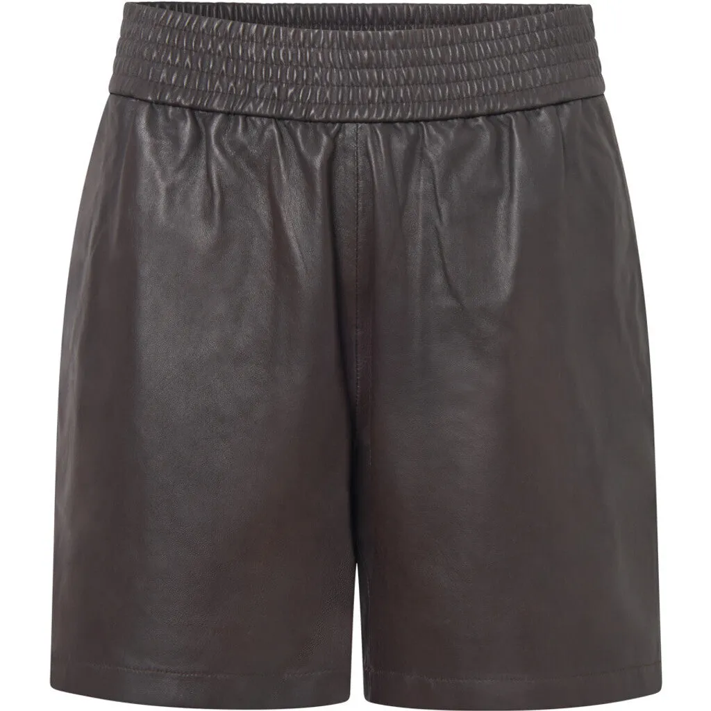 Beautiful Free leather shorts with elastic / 51152 - Chocolate